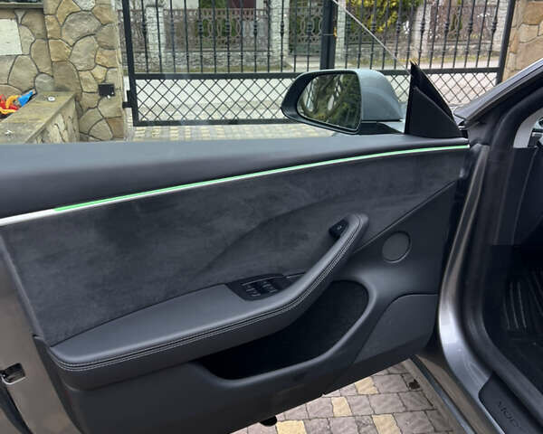 Серый Тесла Модель 3, объемом двигателя 0 л и пробегом 3 тыс. км за 27000 $, фото 12 на Automoto.ua