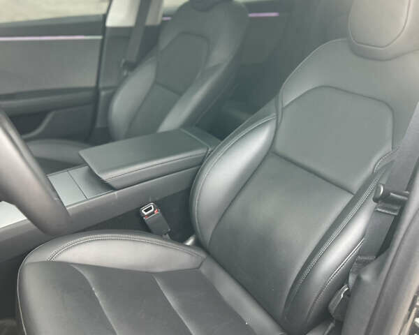 Серый Тесла Модель 3, объемом двигателя 0 л и пробегом 10 тыс. км за 27000 $, фото 24 на Automoto.ua