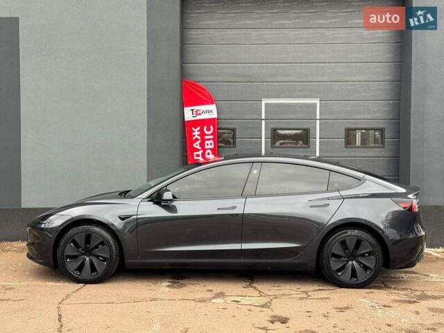 Серый Тесла Модель 3, объемом двигателя 0 л и пробегом 12 тыс. км за 31999 $, фото 5 на Automoto.ua