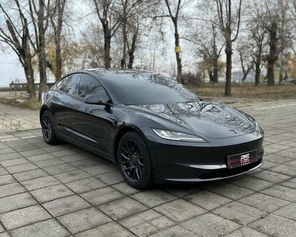 Серый Тесла Модель 3, объемом двигателя 0 л и пробегом 10 тыс. км за 27000 $, фото 3 на Automoto.ua