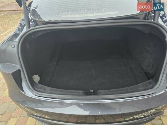 Серый Тесла Модель 3, объемом двигателя 0 л и пробегом 15 тыс. км за 38000 $, фото 23 на Automoto.ua