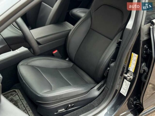 Серый Тесла Модель 3, объемом двигателя 0 л и пробегом 12 тыс. км за 31999 $, фото 12 на Automoto.ua