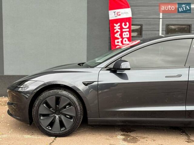 Серый Тесла Модель 3, объемом двигателя 0 л и пробегом 12 тыс. км за 31999 $, фото 4 на Automoto.ua