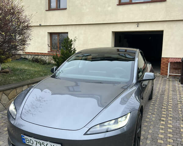Серый Тесла Модель 3, объемом двигателя 0 л и пробегом 3 тыс. км за 27000 $, фото 3 на Automoto.ua