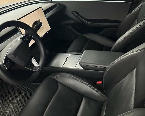 Серый Тесла Модель 3, объемом двигателя 0 л и пробегом 29 тыс. км за 27000 $, фото 7 на Automoto.ua