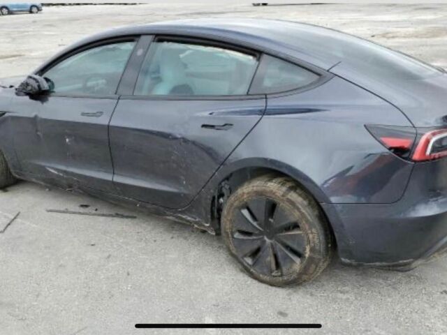 Серый Тесла Модель 3, объемом двигателя 0 л и пробегом 24 тыс. км за 11800 $, фото 6 на Automoto.ua