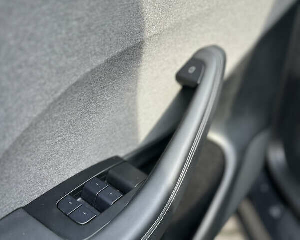 Серый Тесла Модель 3, объемом двигателя 0 л и пробегом 10 тыс. км за 27000 $, фото 26 на Automoto.ua