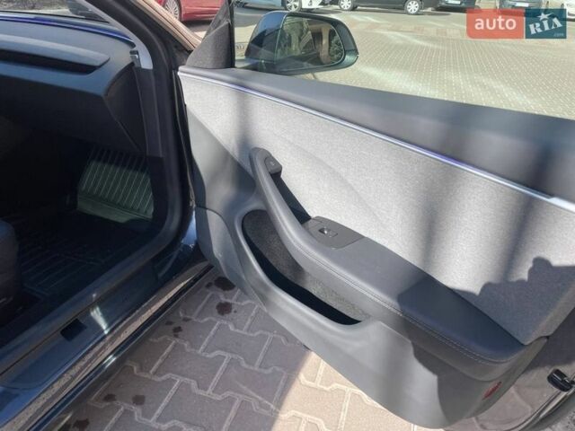 Серый Тесла Модель 3, объемом двигателя 0 л и пробегом 10 тыс. км за 26200 $, фото 39 на Automoto.ua