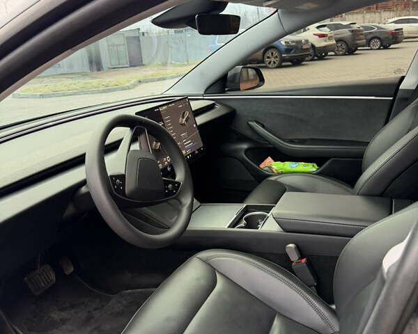 Серый Тесла Модель 3, объемом двигателя 0 л и пробегом 65 тыс. км за 27900 $, фото 9 на Automoto.ua
