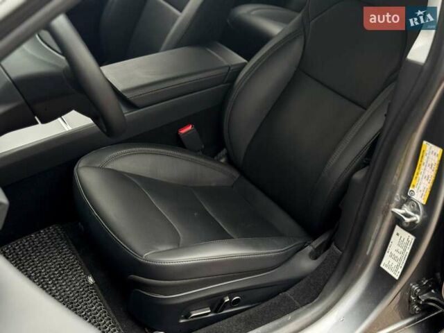 Серый Тесла Модель 3, объемом двигателя 0 л и пробегом 11 тыс. км за 31499 $, фото 12 на Automoto.ua