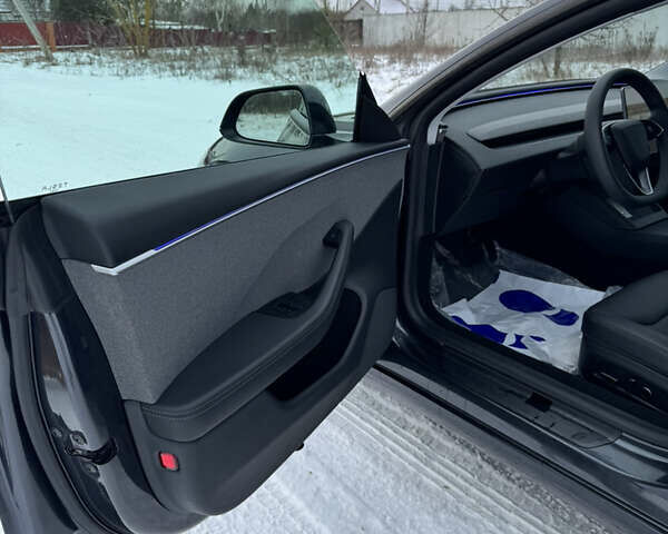 Серый Тесла Модель 3, объемом двигателя 0 л и пробегом 2 тыс. км за 30900 $, фото 23 на Automoto.ua