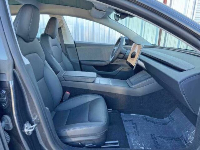 Серый Тесла Модель 3, объемом двигателя 0 л и пробегом 20 тыс. км за 15500 $, фото 12 на Automoto.ua