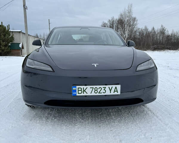 Серый Тесла Модель 3, объемом двигателя 0 л и пробегом 2 тыс. км за 30900 $, фото 1 на Automoto.ua