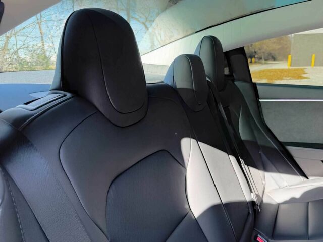 Серый Тесла Модель 3, объемом двигателя 0 л и пробегом 13 тыс. км за 9800 $, фото 10 на Automoto.ua