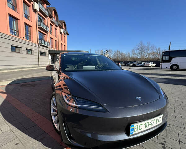 Серый Тесла Модель 3, объемом двигателя 0 л и пробегом 4 тыс. км за 38400 $, фото 1 на Automoto.ua