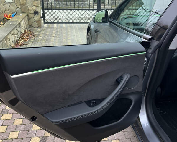 Серый Тесла Модель 3, объемом двигателя 0 л и пробегом 3 тыс. км за 27000 $, фото 18 на Automoto.ua