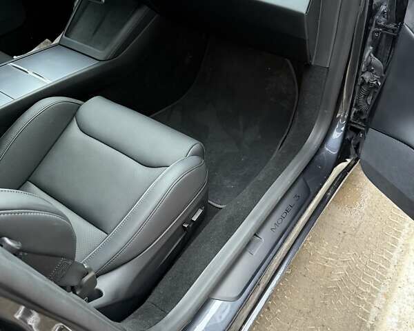 Серый Тесла Модель 3, объемом двигателя 0 л и пробегом 5 тыс. км за 35900 $, фото 25 на Automoto.ua