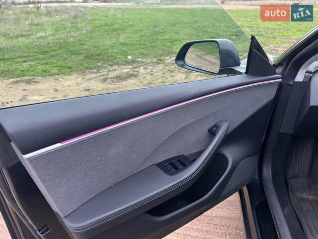 Сірий Тесла Модель 3, об'ємом двигуна 0 л та пробігом 70 тис. км за 26200 $, фото 22 на Automoto.ua