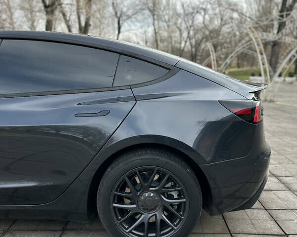 Серый Тесла Модель 3, объемом двигателя 0 л и пробегом 10 тыс. км за 27000 $, фото 16 на Automoto.ua