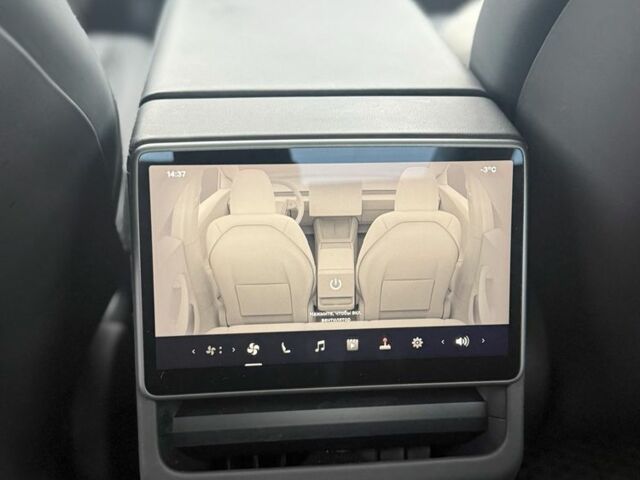 Серый Тесла Модель 3, объемом двигателя 0 л и пробегом 12 тыс. км за 27199 $, фото 6 на Automoto.ua