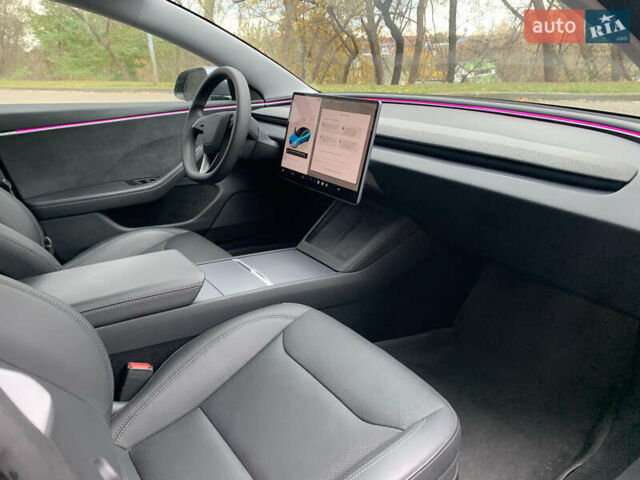 Серый Тесла Модель 3, объемом двигателя 0 л и пробегом 22 тыс. км за 32500 $, фото 25 на Automoto.ua