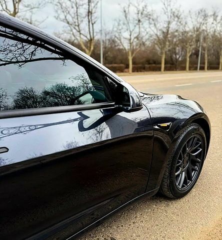 Серый Тесла Модель 3, объемом двигателя 0.28 л и пробегом 58 тыс. км за 26000 $, фото 4 на Automoto.ua