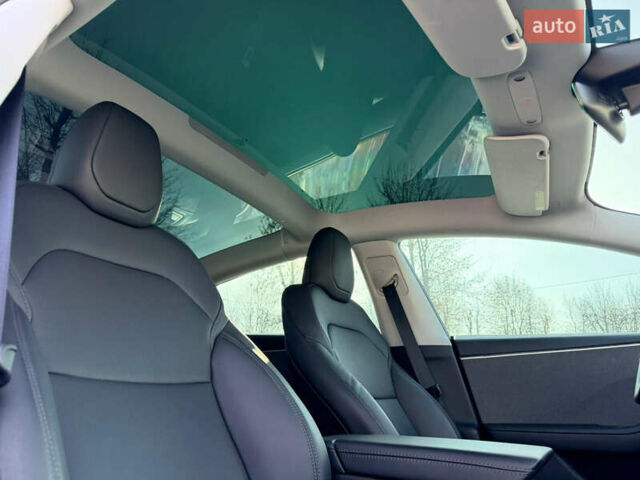 Серый Тесла Модель 3, объемом двигателя 0 л и пробегом 34 тыс. км за 31000 $, фото 7 на Automoto.ua