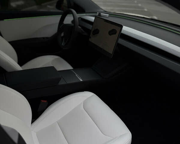 Серый Тесла Модель 3, объемом двигателя 0 л и пробегом 34 тыс. км за 33000 $, фото 15 на Automoto.ua