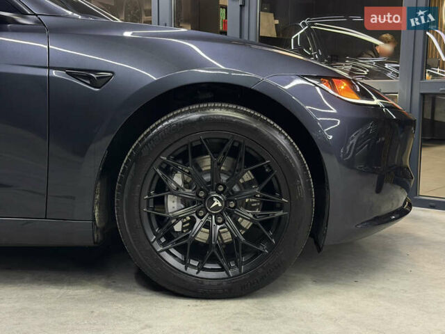 Серый Тесла Модель 3, объемом двигателя 0 л и пробегом 41 тыс. км за 25500 $, фото 4 на Automoto.ua