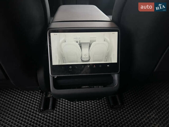 Серый Тесла Модель 3, объемом двигателя 0 л и пробегом 29 тыс. км за 27000 $, фото 11 на Automoto.ua