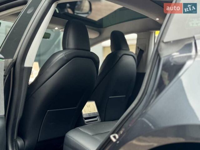 Серый Тесла Модель 3, объемом двигателя 0 л и пробегом 12 тыс. км за 31999 $, фото 15 на Automoto.ua