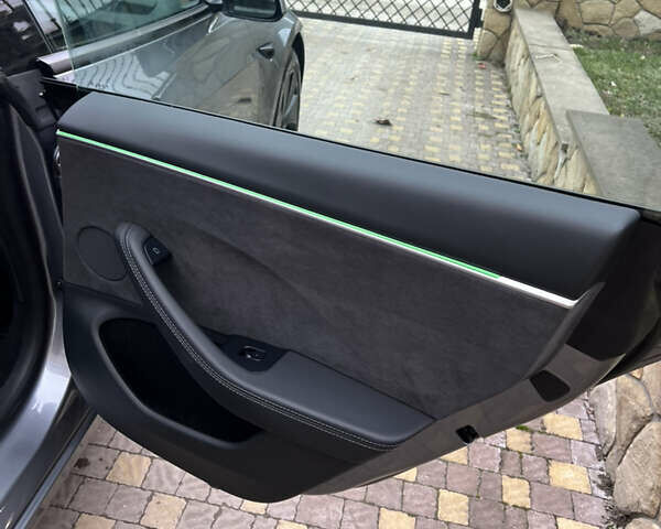 Серый Тесла Модель 3, объемом двигателя 0 л и пробегом 3 тыс. км за 27000 $, фото 24 на Automoto.ua