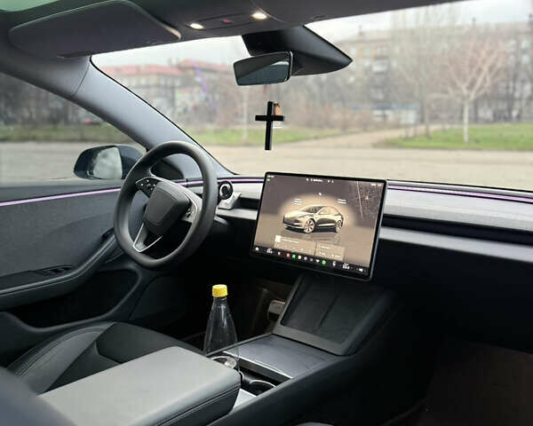 Серый Тесла Модель 3, объемом двигателя 0 л и пробегом 10 тыс. км за 26000 $, фото 5 на Automoto.ua