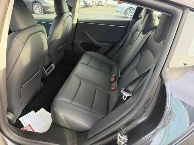 Серый Тесла Модель 3, объемом двигателя 0 л и пробегом 17 тыс. км за 11200 $, фото 10 на Automoto.ua