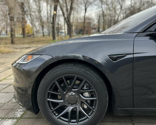 Серый Тесла Модель 3, объемом двигателя 0 л и пробегом 10 тыс. км за 27000 $, фото 15 на Automoto.ua