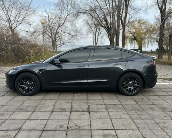 Серый Тесла Модель 3, объемом двигателя 0 л и пробегом 10 тыс. км за 27000 $, фото 6 на Automoto.ua