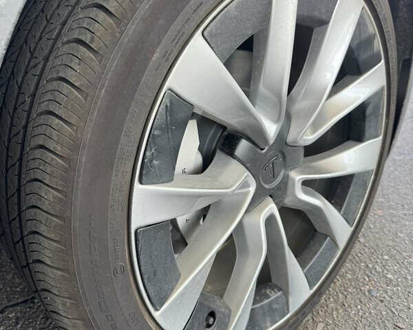 Серый Тесла Модель 3, объемом двигателя 0 л и пробегом 800 тыс. км за 25500 $, фото 11 на Automoto.ua