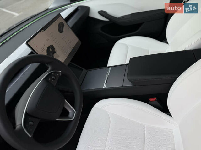 Серый Тесла Модель 3, объемом двигателя 0 л и пробегом 34 тыс. км за 33000 $, фото 13 на Automoto.ua