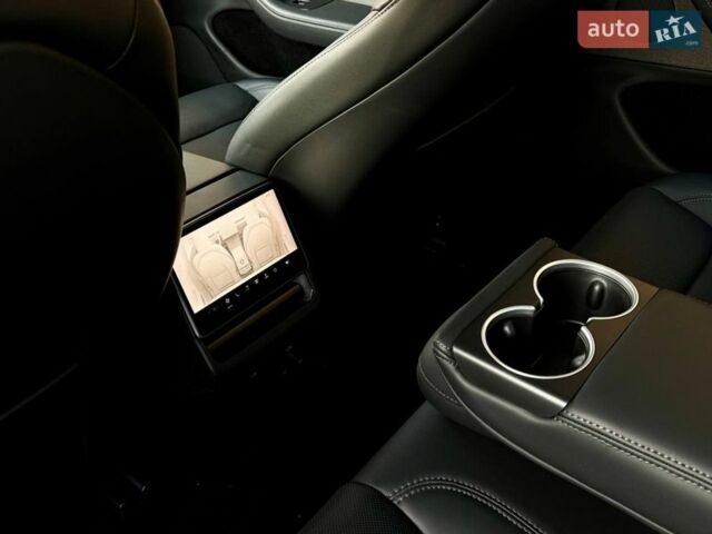 Серый Тесла Модель 3, объемом двигателя 0 л и пробегом 29 тыс. км за 28000 $, фото 35 на Automoto.ua