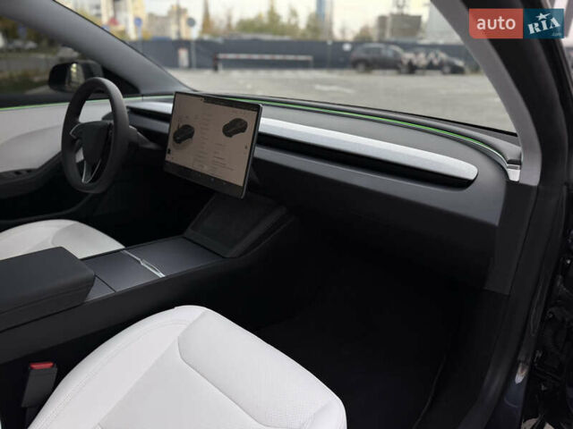 Серый Тесла Модель 3, объемом двигателя 0 л и пробегом 34 тыс. км за 33000 $, фото 14 на Automoto.ua