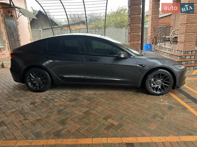 Серый Тесла Модель 3, объемом двигателя 0 л и пробегом 29 тыс. км за 27000 $, фото 2 на Automoto.ua