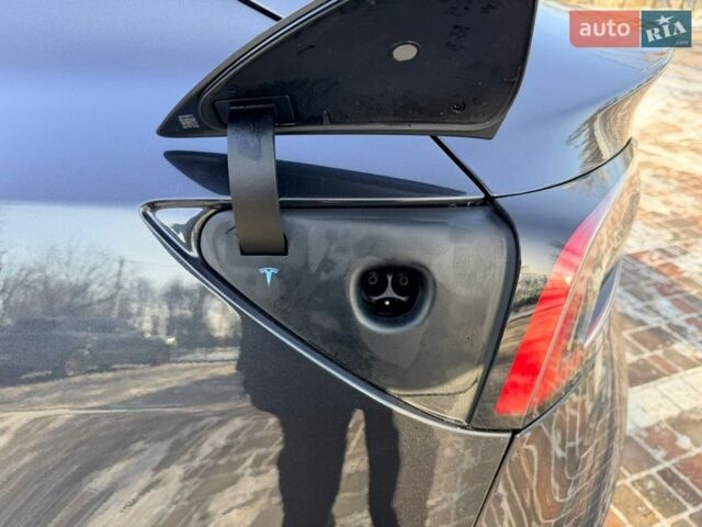 Серый Тесла Модель 3, объемом двигателя 0 л и пробегом 34 тыс. км за 29999 $, фото 40 на Automoto.ua