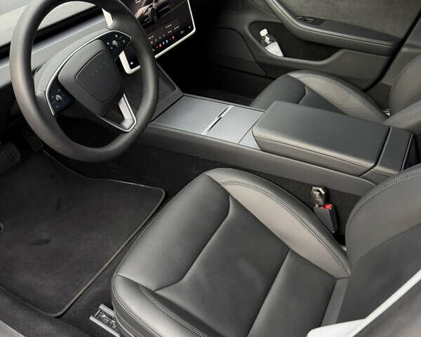 Серый Тесла Модель 3, объемом двигателя 0 л и пробегом 23 тыс. км за 31000 $, фото 6 на Automoto.ua