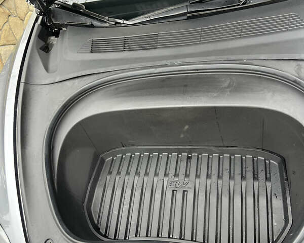 Серый Тесла Модель 3, объемом двигателя 0 л и пробегом 3 тыс. км за 27000 $, фото 37 на Automoto.ua