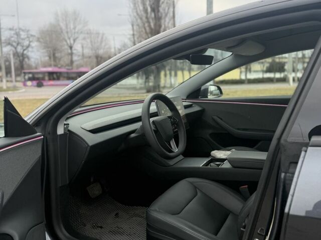 Серый Тесла Модель 3, объемом двигателя 0 л и пробегом 12 тыс. км за 27199 $, фото 5 на Automoto.ua