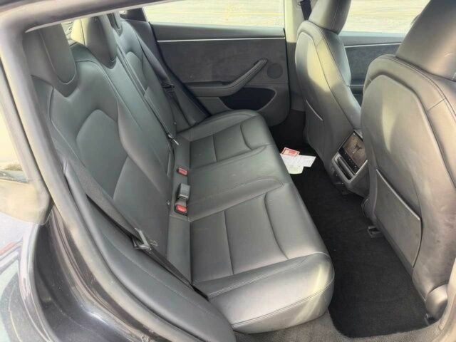 Серый Тесла Модель 3, объемом двигателя 0 л и пробегом 17 тыс. км за 11200 $, фото 9 на Automoto.ua