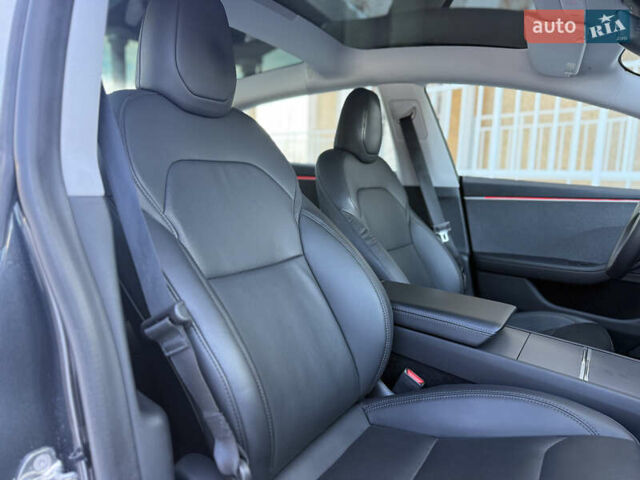 Серый Тесла Модель 3, объемом двигателя 0 л и пробегом 34 тыс. км за 26600 $, фото 23 на Automoto.ua