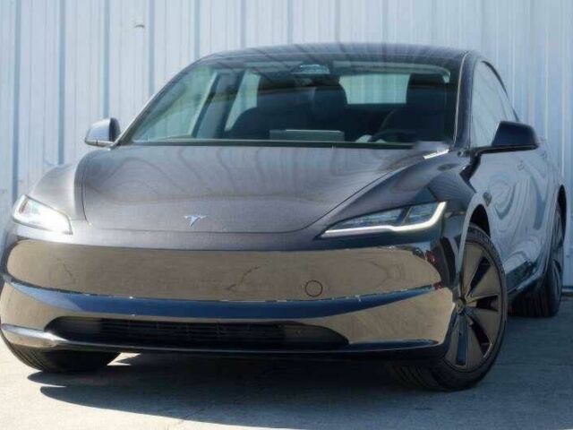Серый Тесла Модель 3, объемом двигателя 0 л и пробегом 20 тыс. км за 15500 $, фото 2 на Automoto.ua