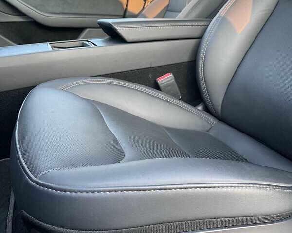 Серый Тесла Модель 3, объемом двигателя 0 л и пробегом 8 тыс. км за 29500 $, фото 13 на Automoto.ua