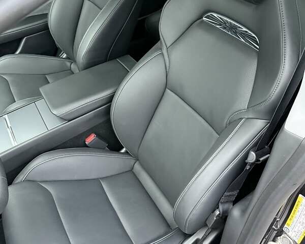 Серый Тесла Модель 3, объемом двигателя 0 л и пробегом 5 тыс. км за 35900 $, фото 12 на Automoto.ua